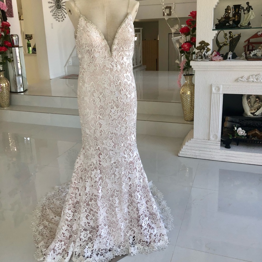Jacqueline Exclusive Bridal Gown 19091